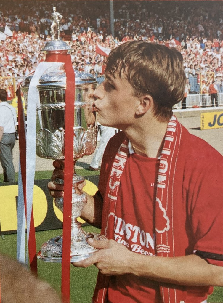 Nigel Jemson with League Cup trophy